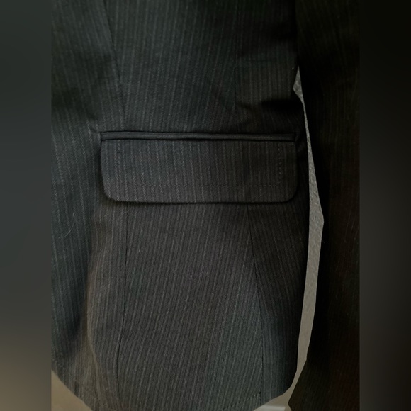 GAP Gray Suit Jacket/Blazer with spandex for more tailored fit - Picture 4 of 16